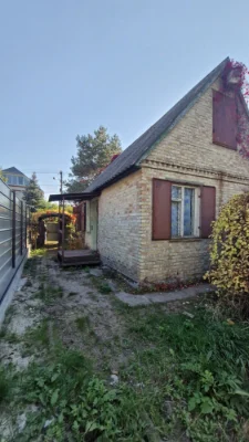 Продаж 2-поверхового цегляного будинку біля метро ;2 сотки ;