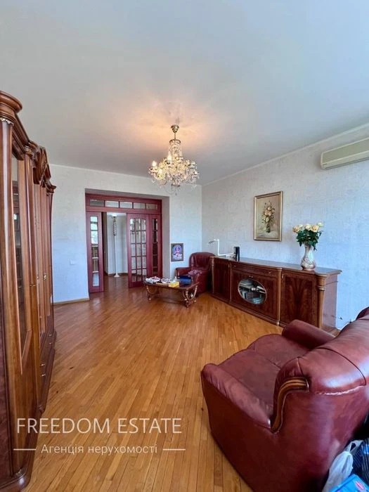 $89,000 3-room apartment/100 m2/Little Red Riding Hood residential complex/Yuzhny