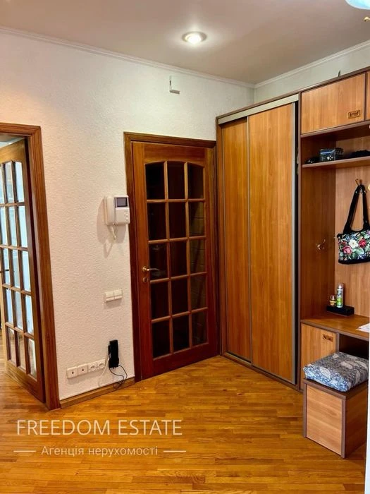 $89,000 3-room apartment/100 m2/Little Red Riding Hood residential complex/Yuzhny