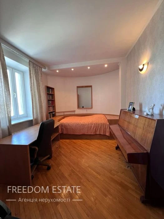 $89,000 3-room apartment/100 m2/Little Red Riding Hood residential complex/Yuzhny