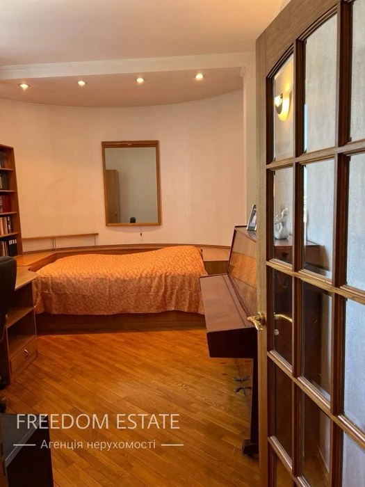 $89,000 3-room apartment/100 m2/Little Red Riding Hood residential complex/Yuzhny