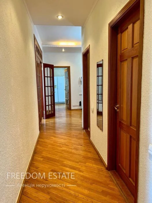 $89,000 3-room apartment/100 m2/Little Red Riding Hood residential complex/Yuzhny