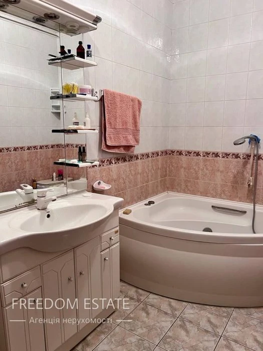 $89,000 3-room apartment/100 m2/Little Red Riding Hood residential complex/Yuzhny