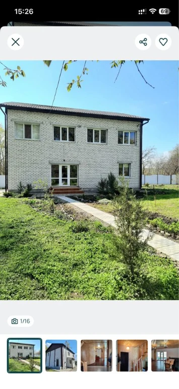 Шикарний будинок біля річки