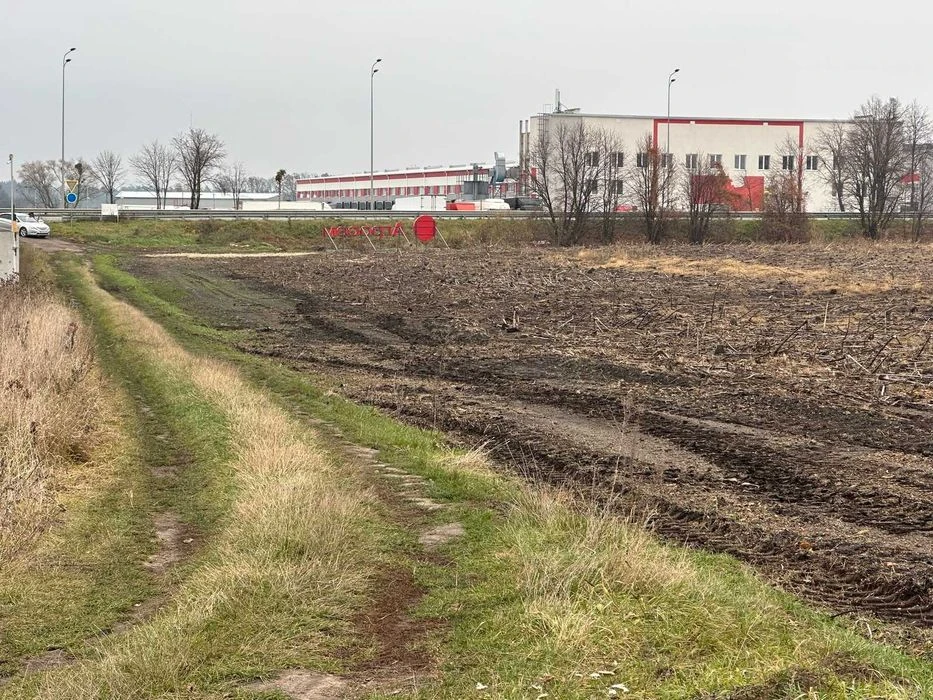 Продажа участка коммерческого назначения.