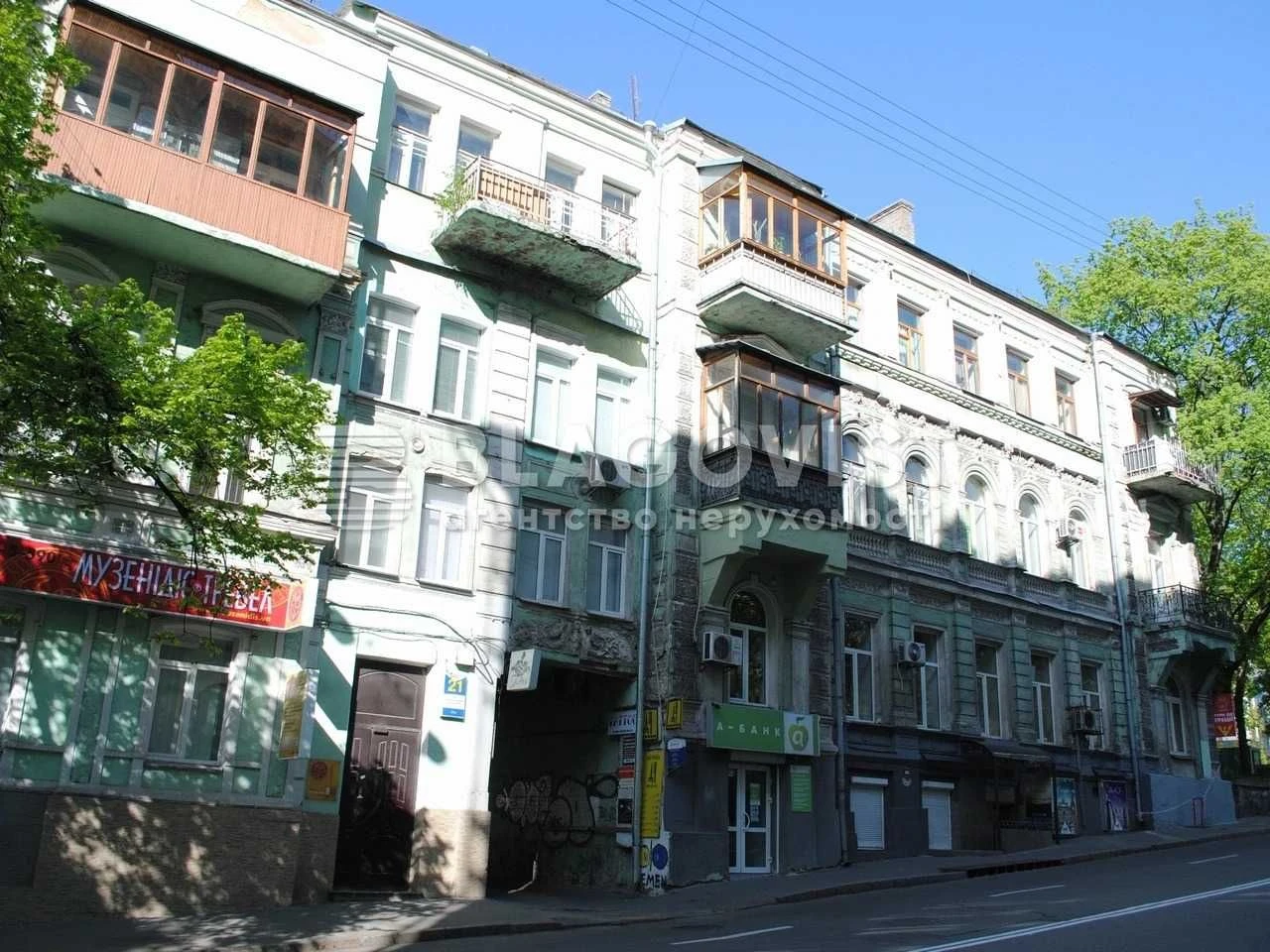 Продам 3 к. Володимирська . Михайлівська 21 .  Дореволюційни