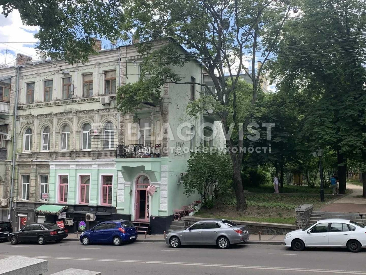 Продам 3 к. Володимирська . Михайлівська 21 .  Дореволюційни
