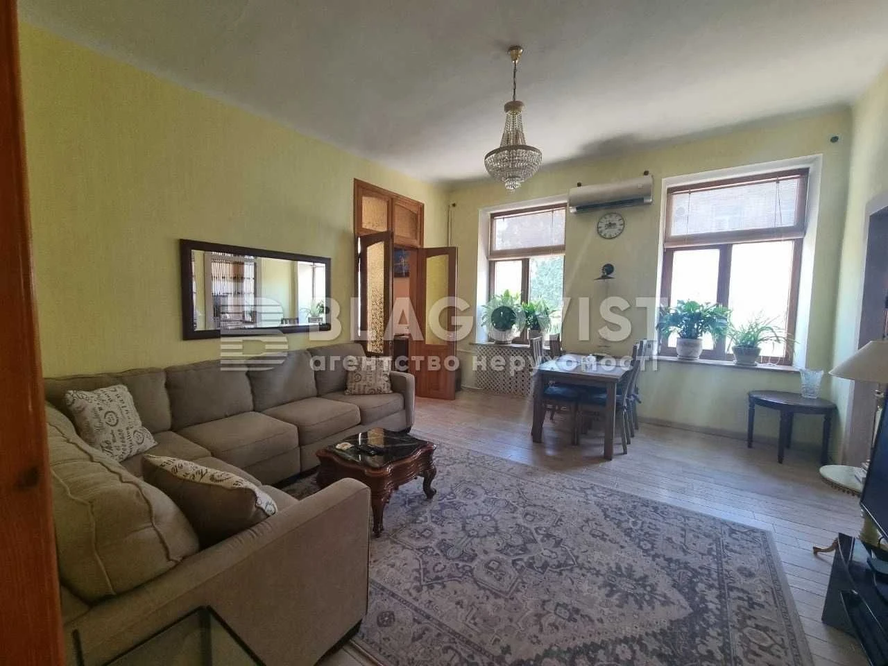Продам 3 к. Володимирська . Михайлівська 21 .  Дореволюційни