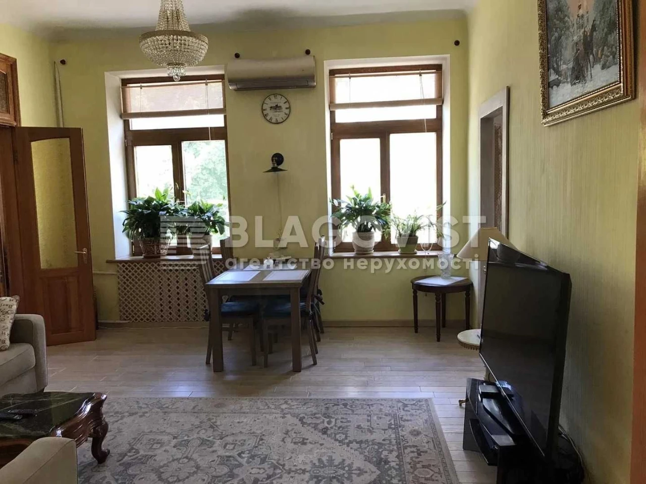 Продам 3 к. Володимирська . Михайлівська 21 .  Дореволюційни