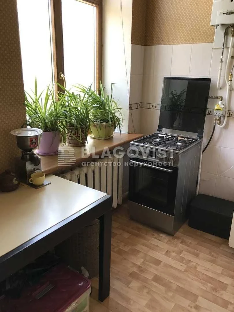 Продам 3 к. Володимирська . Михайлівська 21 .  Дореволюційни