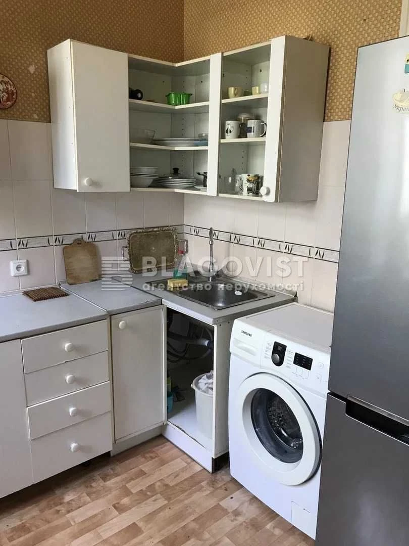 Продам 3 к. Володимирська . Михайлівська 21 .  Дореволюційни
