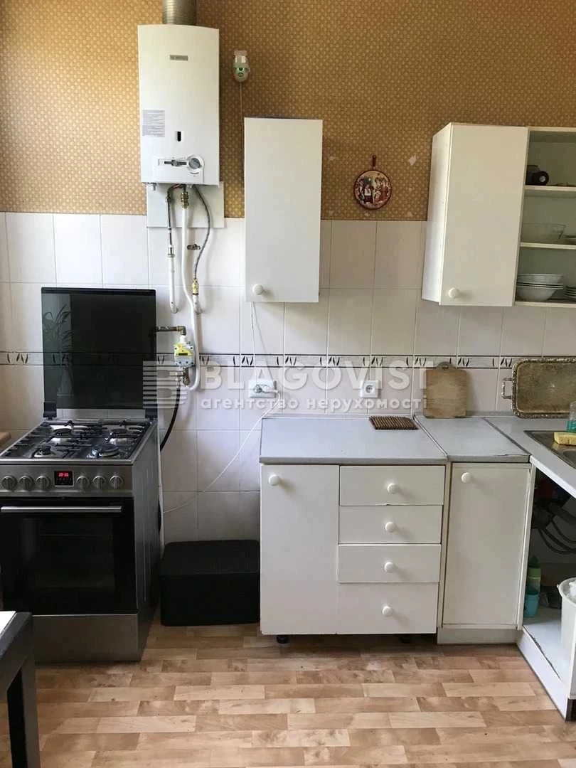 Продам 3 к. Володимирська . Михайлівська 21 .  Дореволюційни