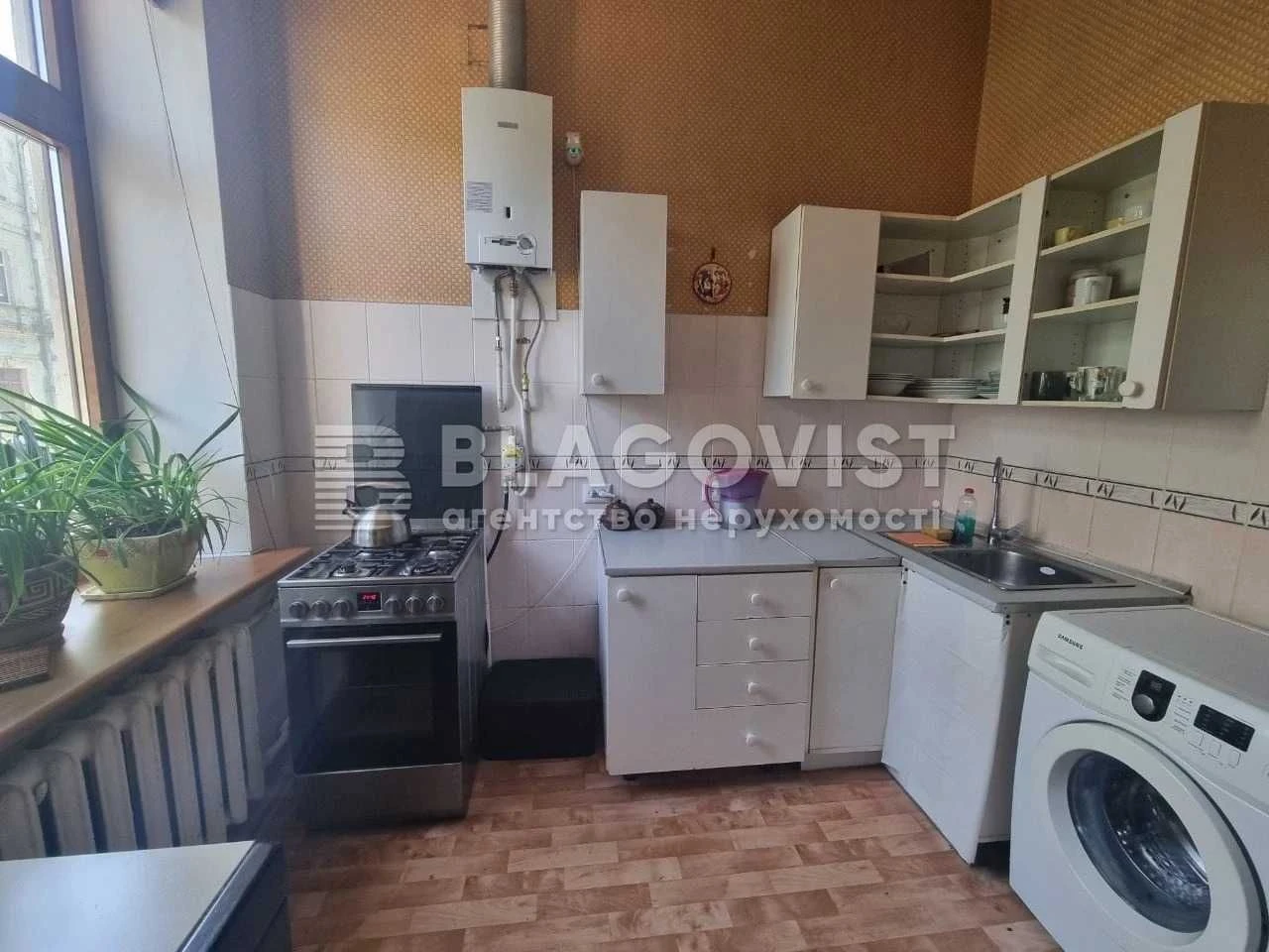 Продам 3 к. Володимирська . Михайлівська 21 .  Дореволюційни