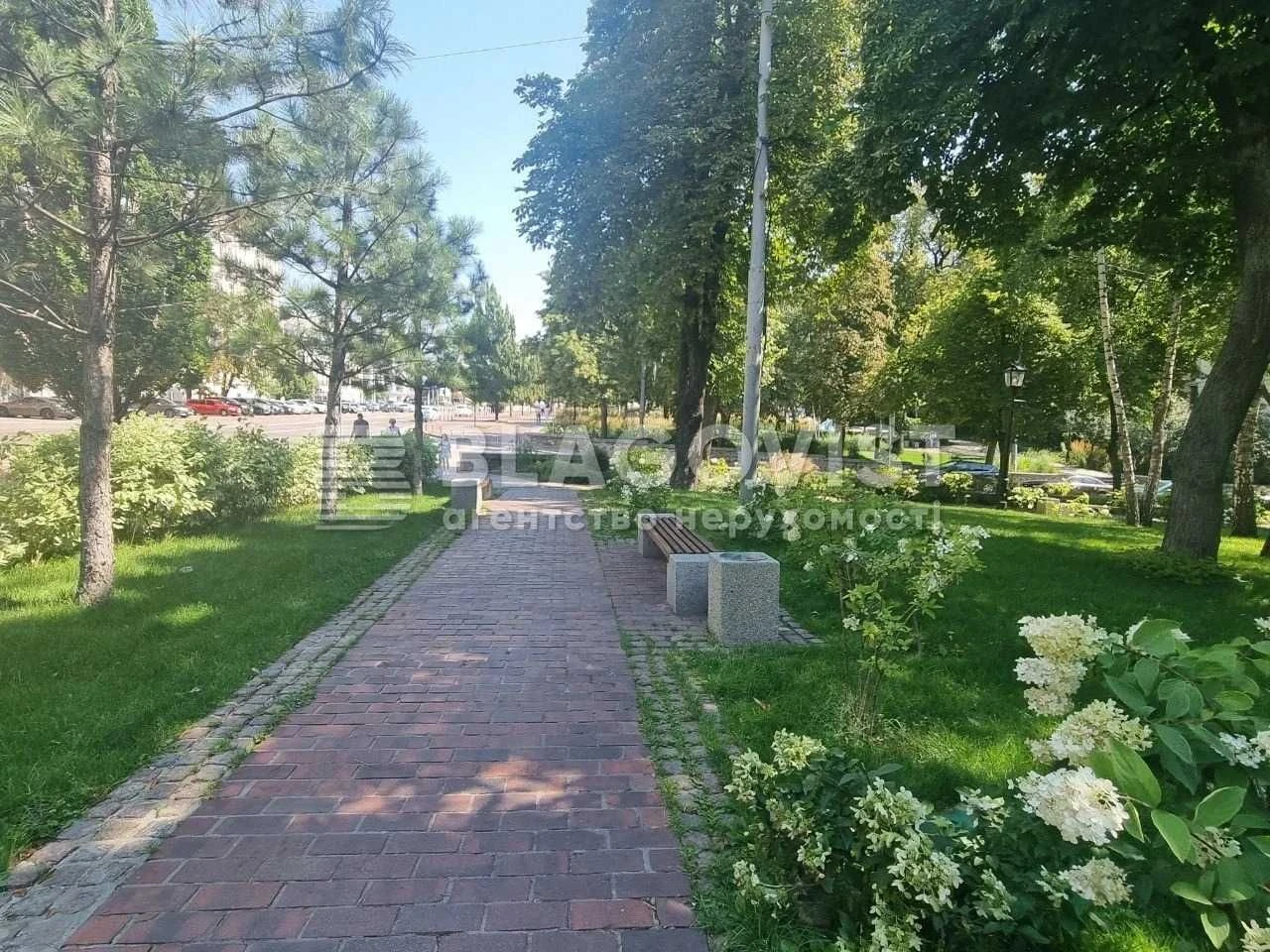Продам 3 к. Володимирська . Михайлівська 21 .  Дореволюційни