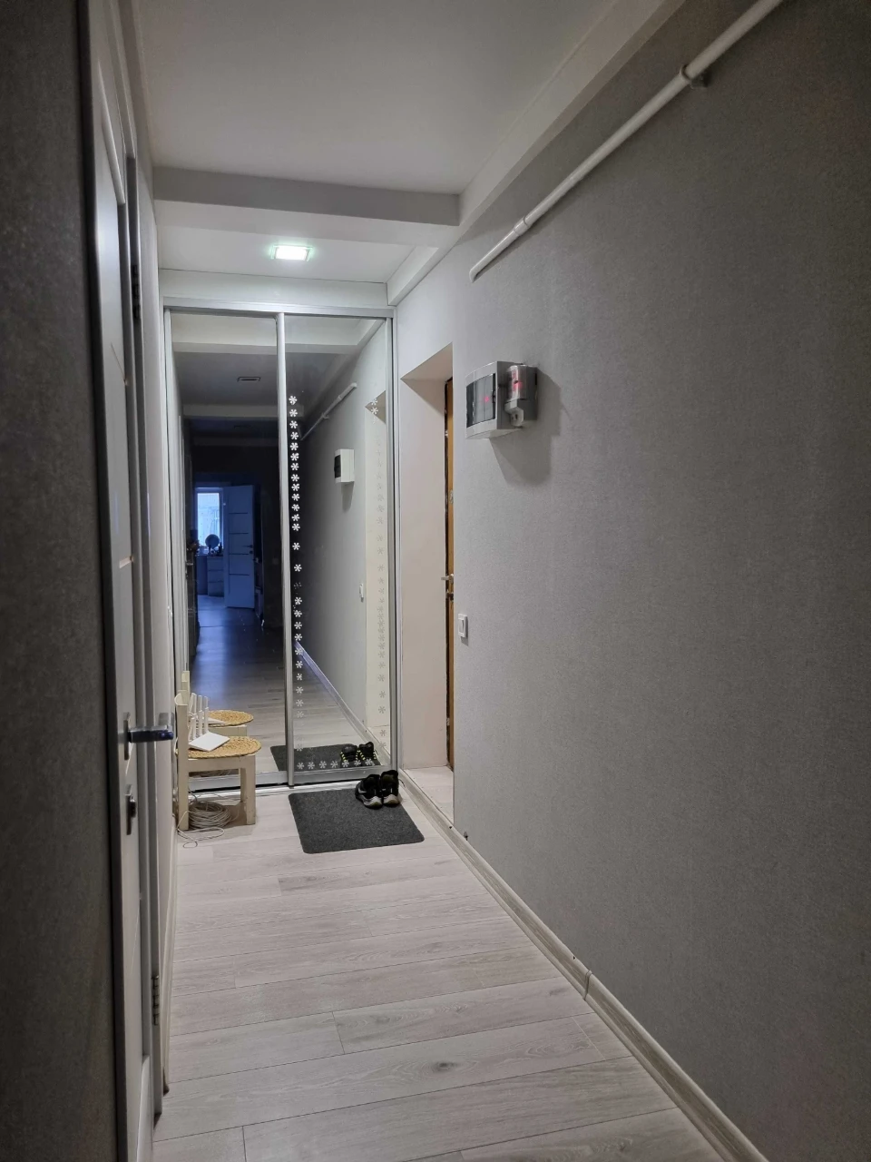 4-кімнатна квартира з ремонтом, меблями та технікою. Власник