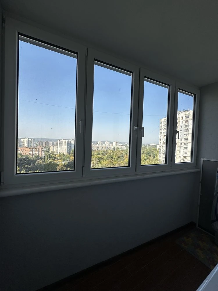 Продам трехкімнатну квартиру в центрі міста