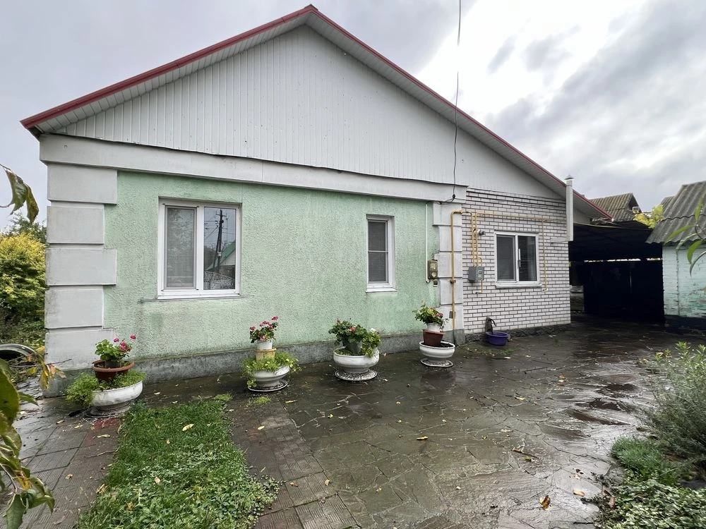 Продам хороший будинок зі зручностями поблизу центру міста