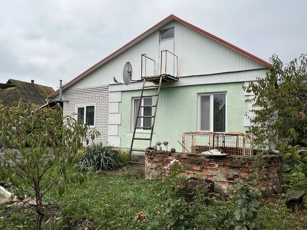Продам хороший будинок зі зручностями поблизу центру міста