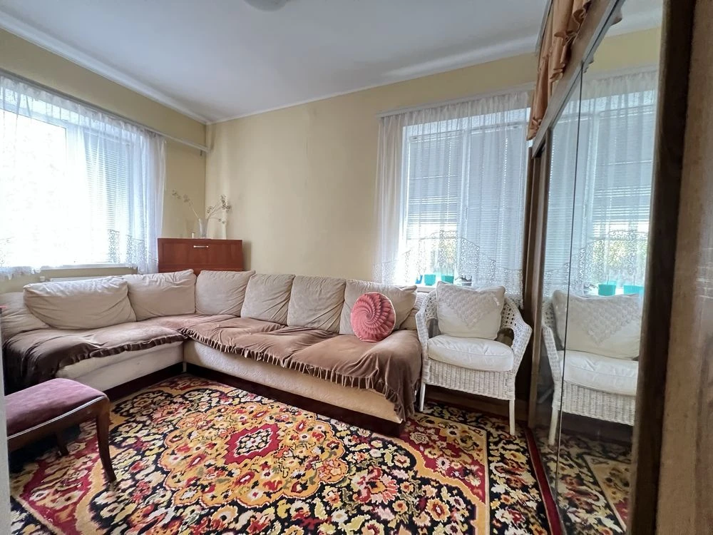 Продам хороший будинок зі зручностями поблизу центру міста
