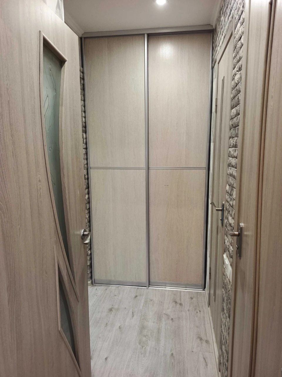Продам 2-х кімнатну квартиру р-н Попова