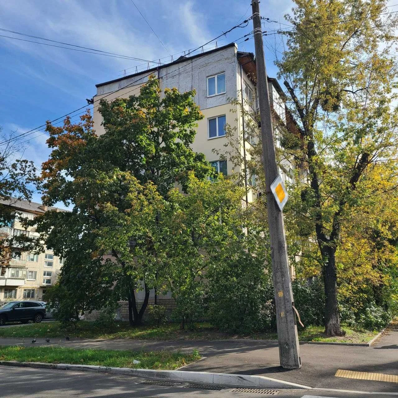 Продаж двокімнатної квартир Сергія Набоки (Бажова) 8, метро