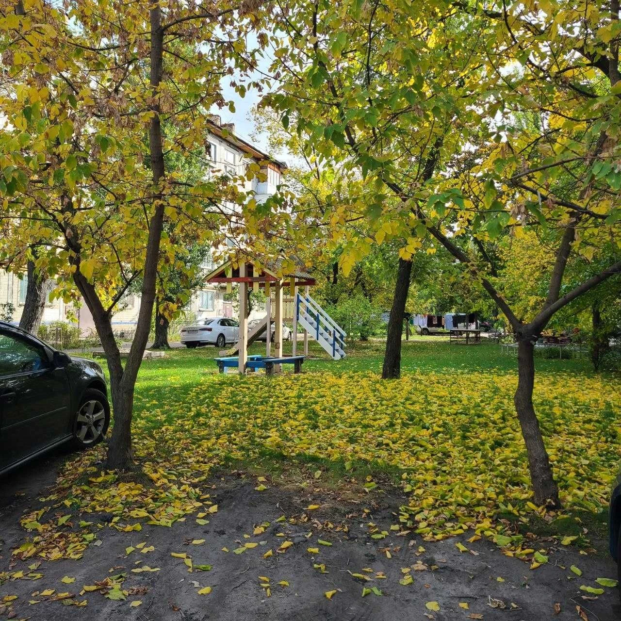 Продаж двокімнатної квартир Сергія Набоки (Бажова) 8, метро