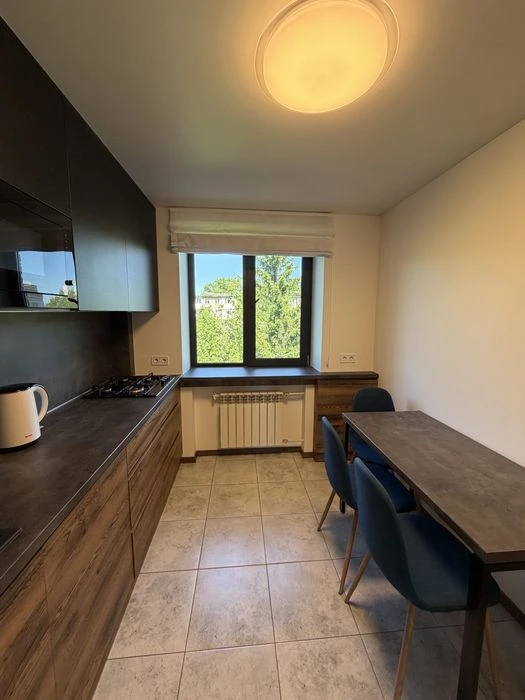 Пррдається 3 кімнатна квартира 86 м² З ЄВРОРЕМОНТОМ БІЛЯ ТРЦ