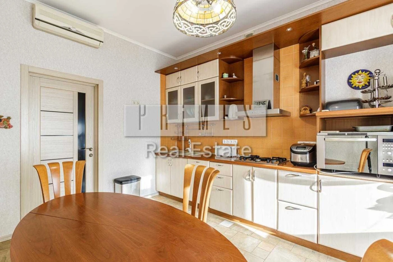 Продаж 3-кімнатної квартири по вул. Б. Хмельницького 82 Золо