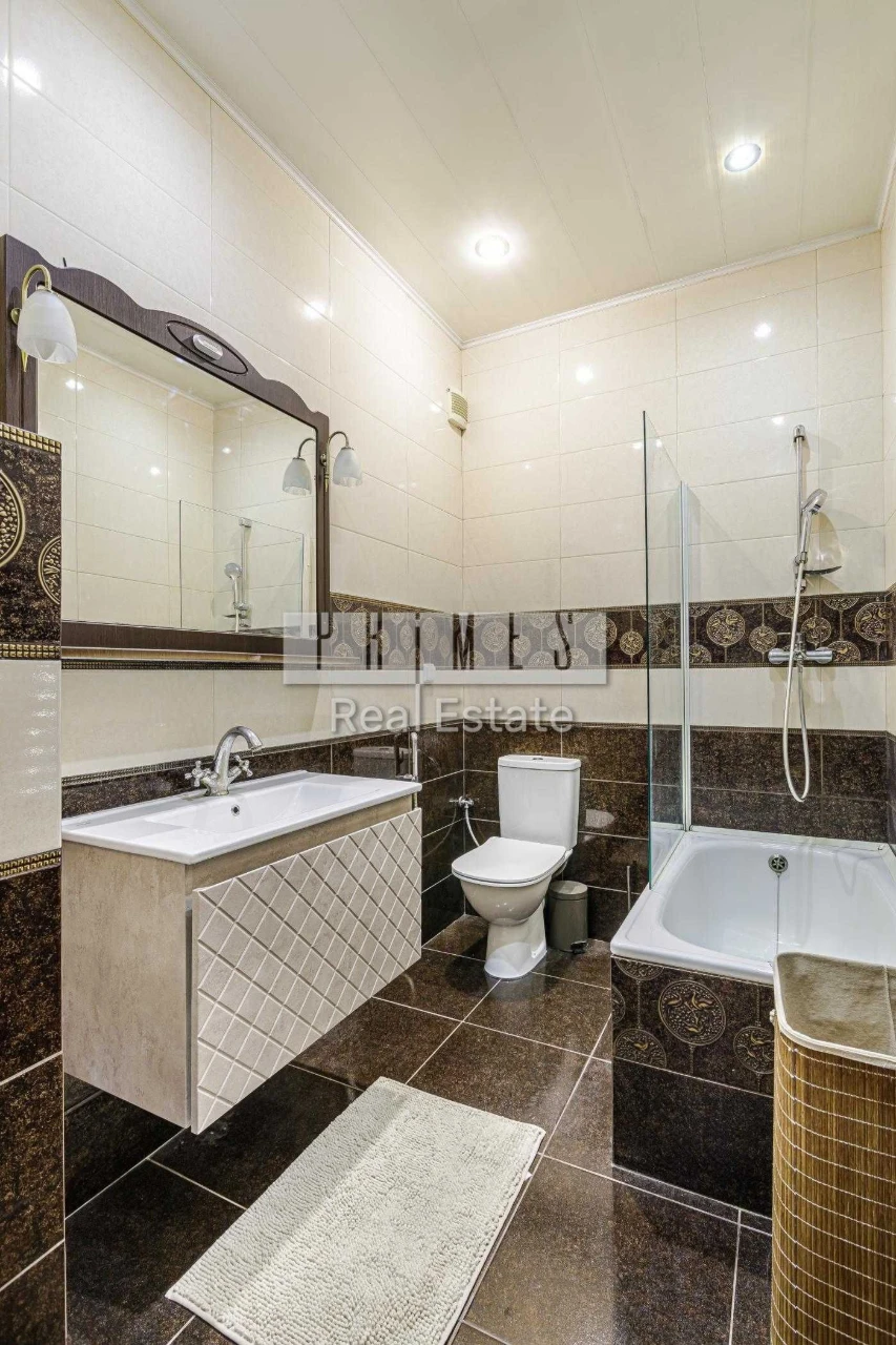 Продаж 3-кімнатної квартири по вул. Б. Хмельницького 82 Золо