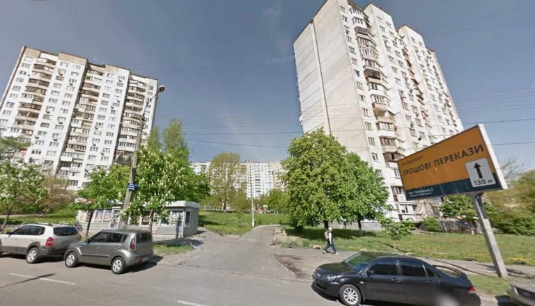 Продається 2-кімнатна квартира біля метро «Деміївська» (Голо