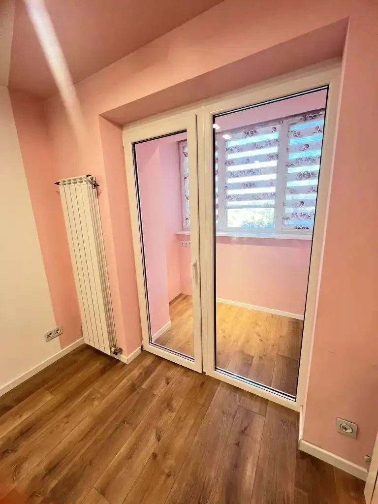 Продам 3-кімнатну квартиру, Червоний камінь