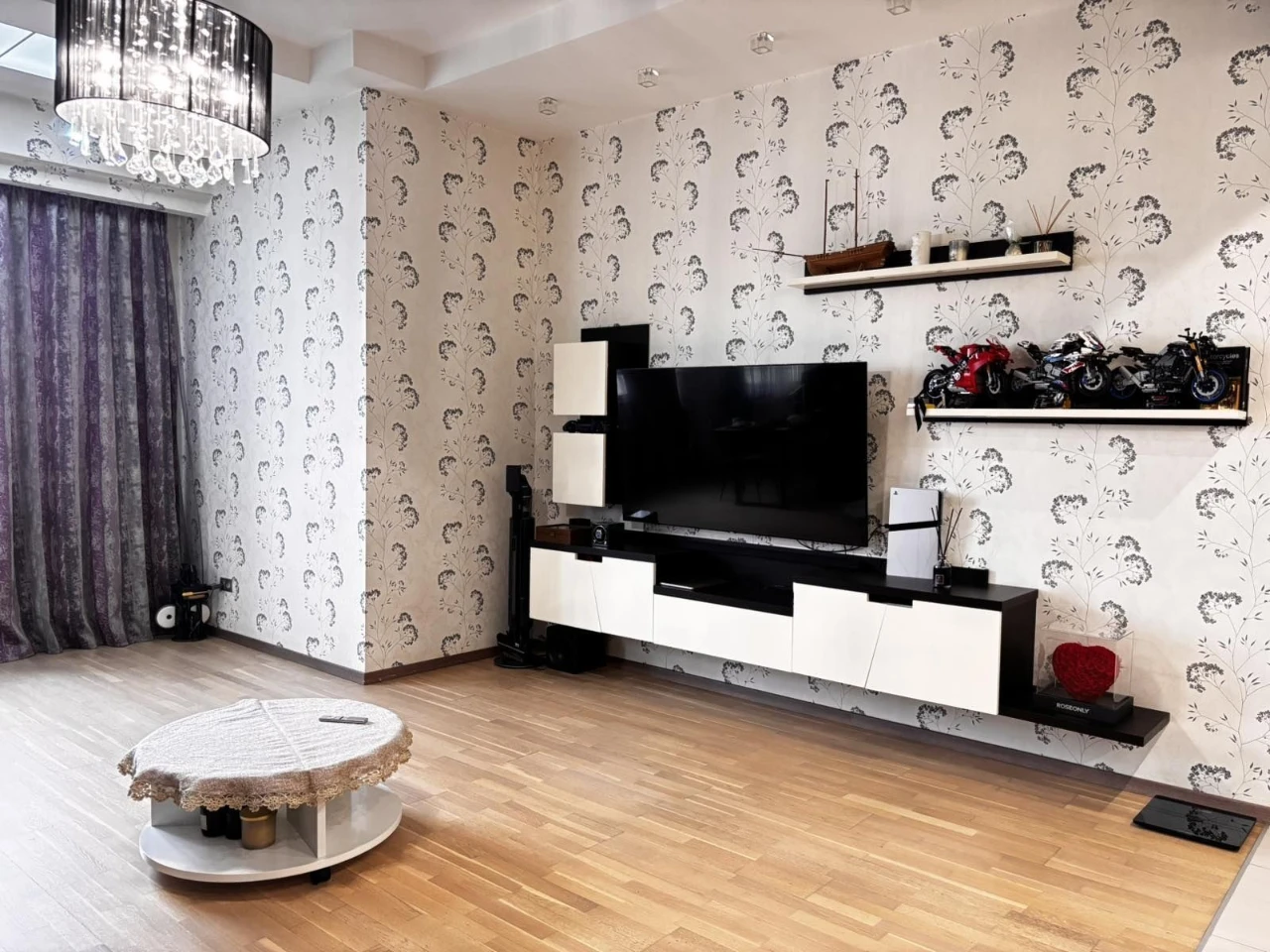 Продам 3к кв з видом на набережну сам Центр Міста!