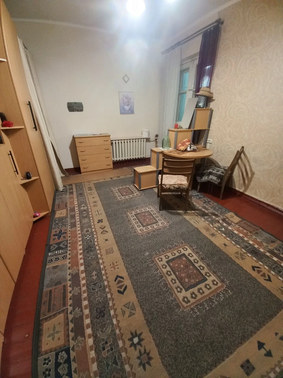 Велика кімната у сталінкі в центрі
