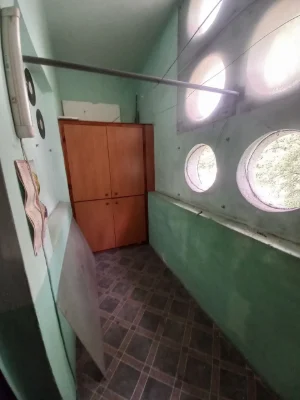 Велика кімната у сталінкі в центрі
