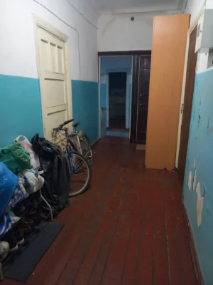 Велика кімната у сталінкі в центрі