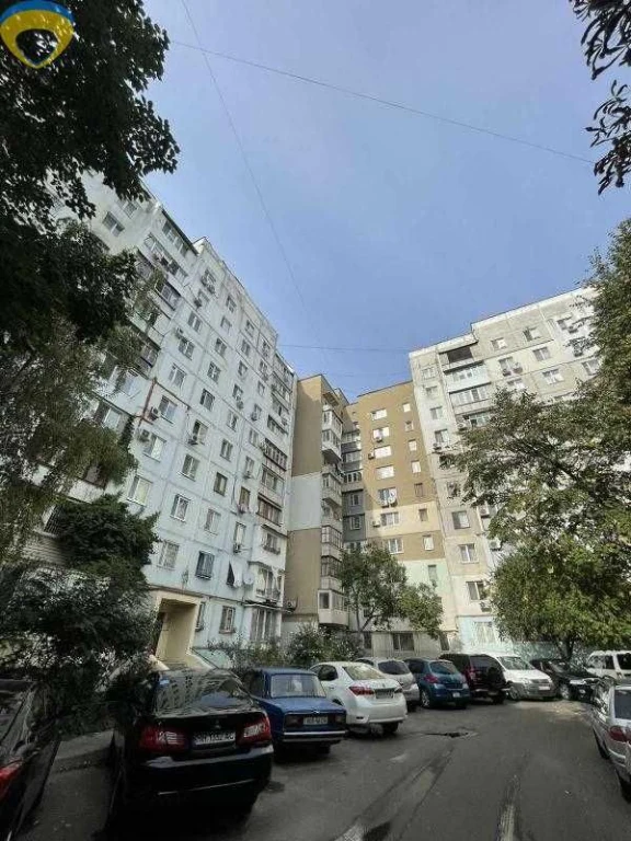 Трёхкомнатная квартира в кирпичном теплом доме на Рекордной.