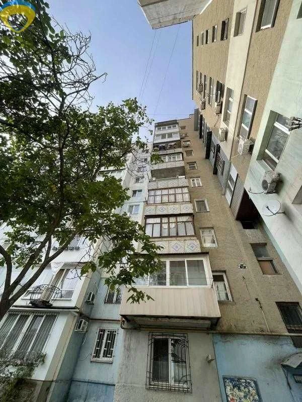 Трёхкомнатная квартира в кирпичном теплом доме на Рекордной.