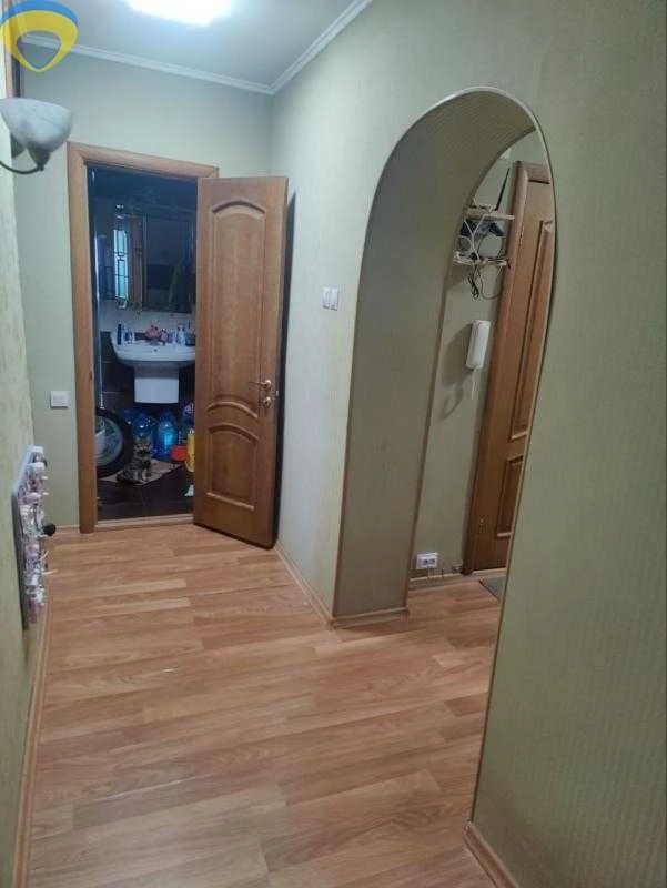 Трёхкомнатная квартира в кирпичном теплом доме на Рекордной.