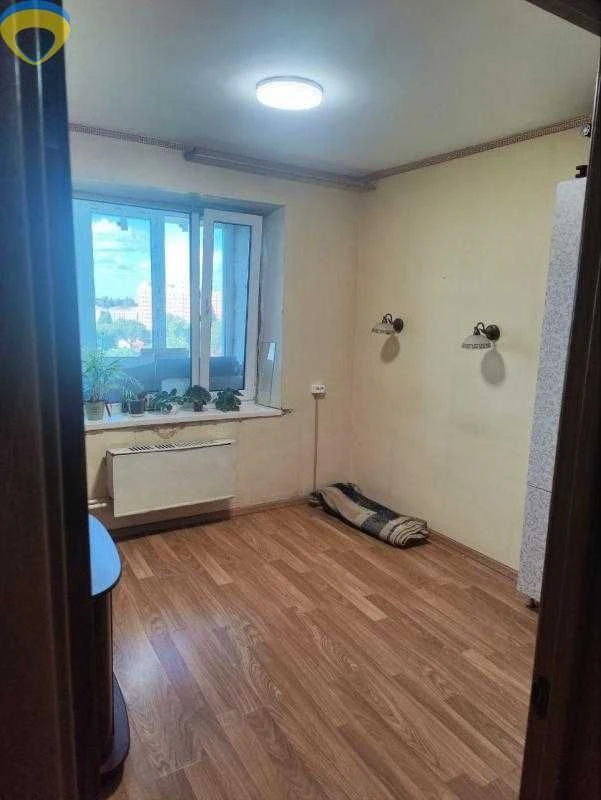 Трёхкомнатная квартира в кирпичном теплом доме на Рекордной.