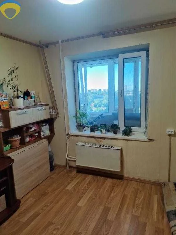 Трёхкомнатная квартира в кирпичном теплом доме на Рекордной.