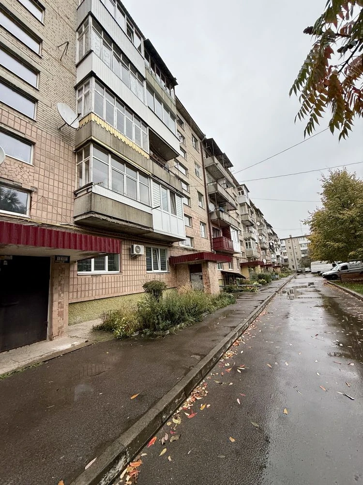 Терміновий продаж  2-кімнатної квартири з ремонтом та меблям