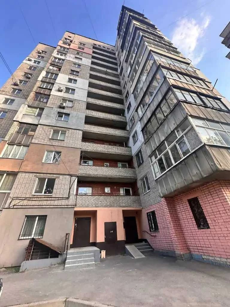 Продам 3-х к. квартиру ЖМ Тополя 3 ; буд. 19