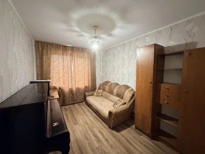 Продається трикімнатна квартира