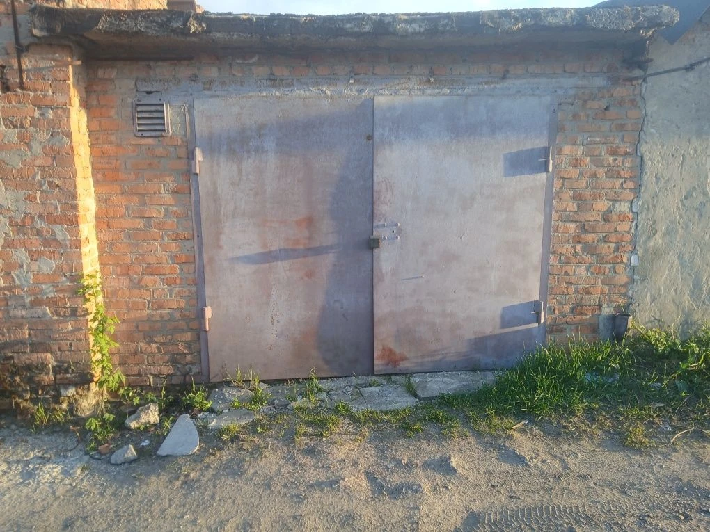Продам гараж  АГК  Кубанский
