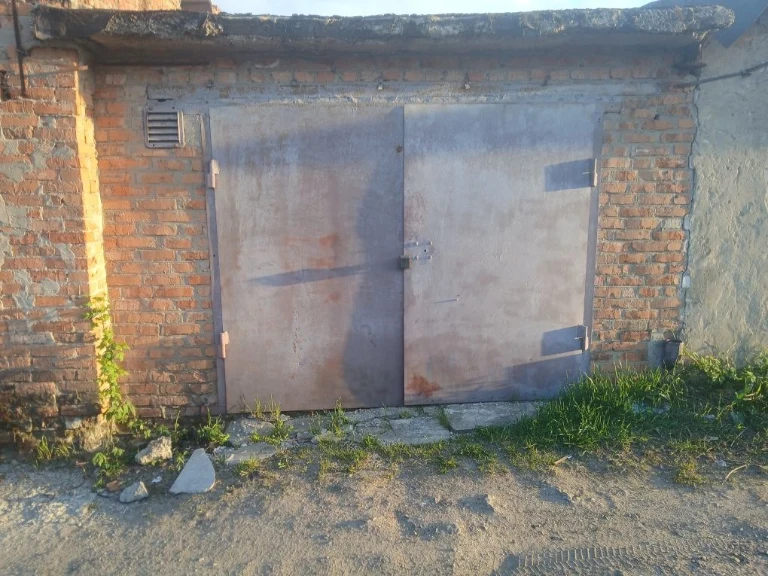 Продам гараж  АГК  Кубанский