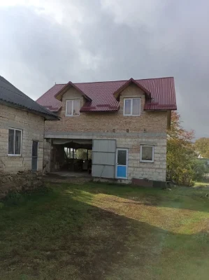 м. Почаїв, в центрі продаються два будинки