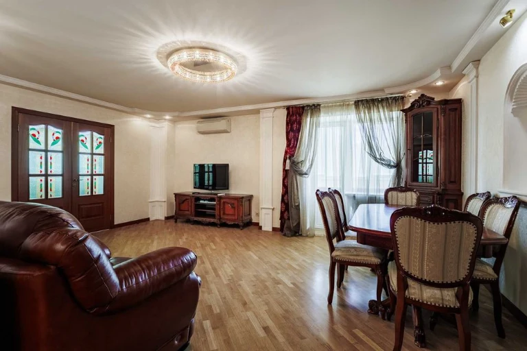 Продаж 2-кімнатноії квартири 90м2 7й поверх Драгоманова 15-а
