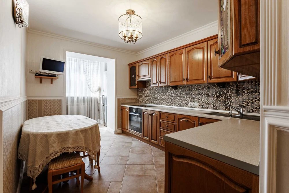 Продаж 2-кімнатноії квартири 90м2 7й поверх Драгоманова 15-а