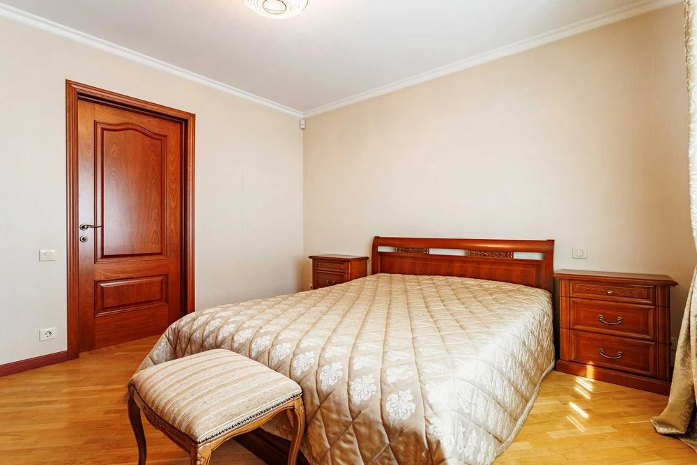 Продаж 2-кімнатноії квартири 90м2 7й поверх Драгоманова 15-а