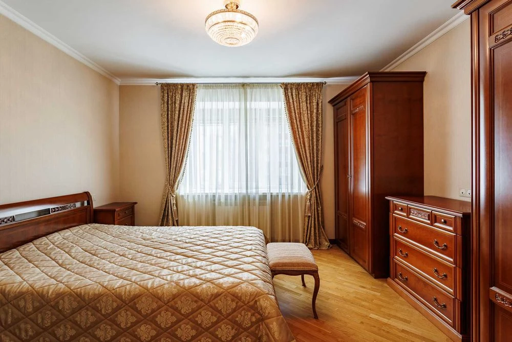 Продаж 2-кімнатноії квартири 90м2 7й поверх Драгоманова 15-а